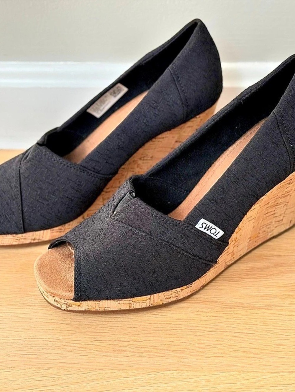 TOMS Black Cork Wedge Peep-Toe Shoes — Women’s Size 8 🖤